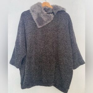 WOMENS PONCHO WITH FAUX FUR NECK DETAIL